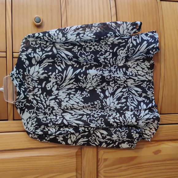 Croft & Barrow Women's two piece tank and Blouse - Picture 6 of 9